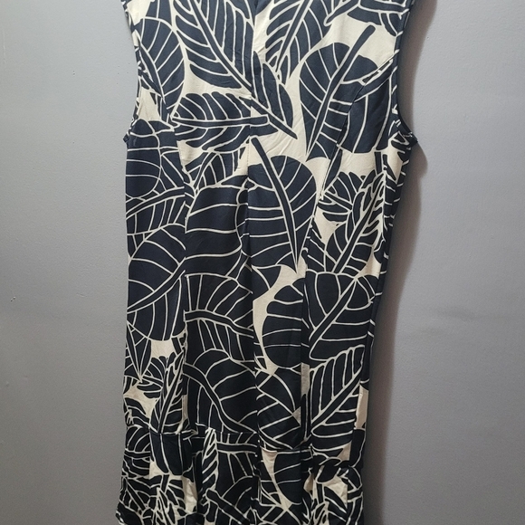 Bisou Bisou Black and Tan Leaf Print Dress L - Picture 9 of 9